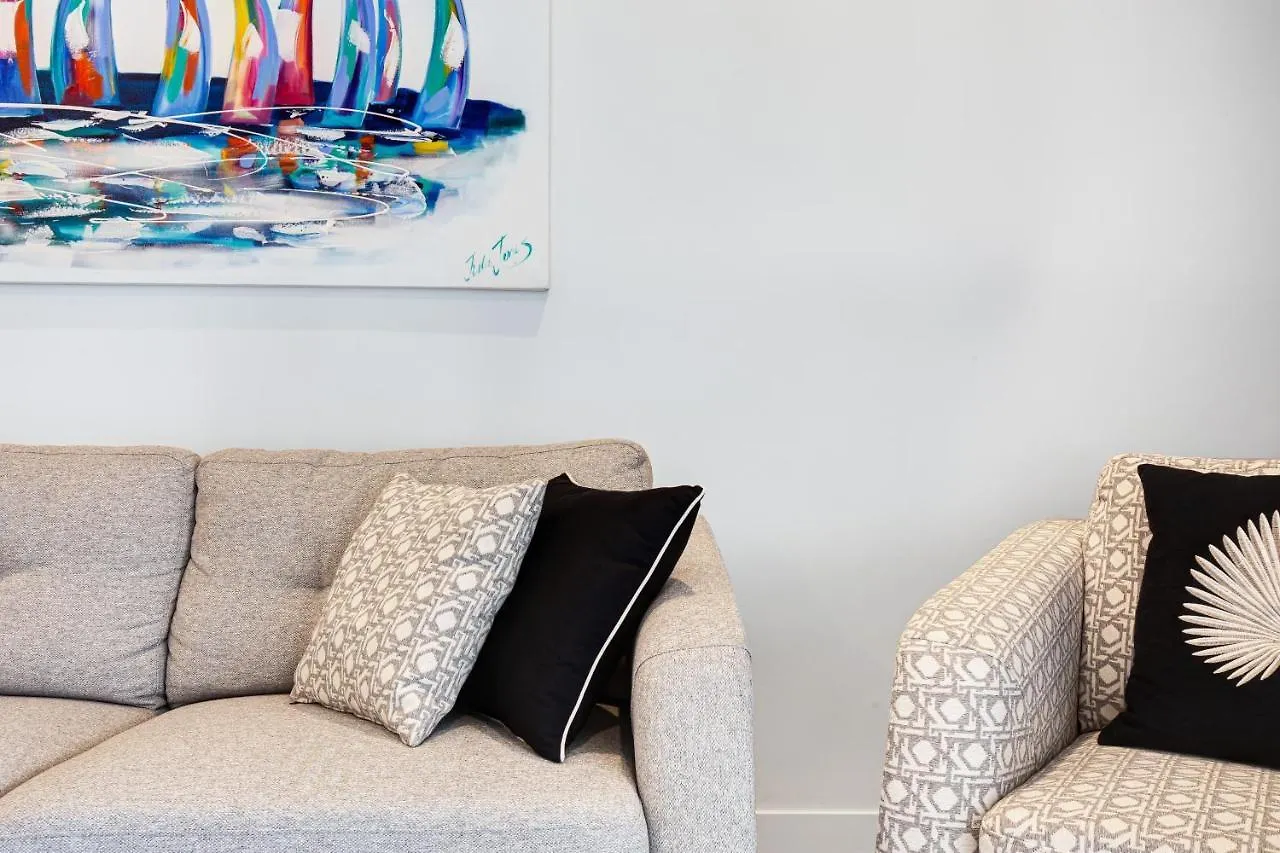 Beach Life - Luxe Beachfront Apt Alexandra Headland Apartment