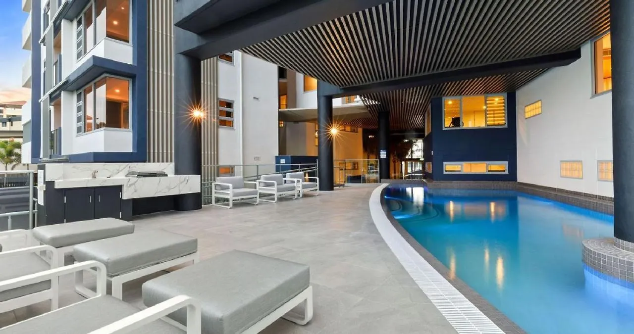 Beach Life - Luxe Beachfront Apt Alexandra Headland Apartment